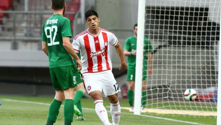 Alan Pulido tras marcar un gol en Grecia