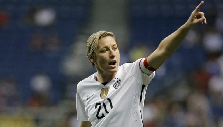 Wambach reparte instrucciones con los Estados Unidos