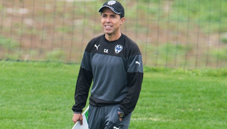 Carlos Barra, en práctica como técnico de Rayados