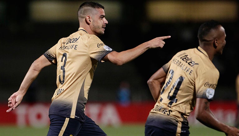 La celebración del gol de Alcoba para Pumas 