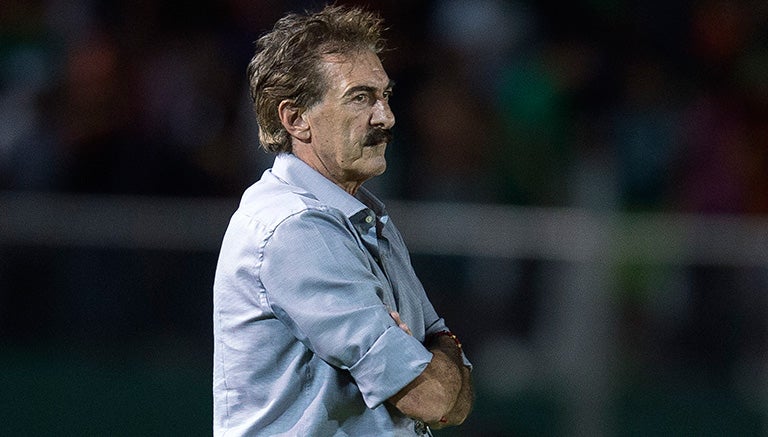 Ricardo La Volpe en duelo con Jaguares