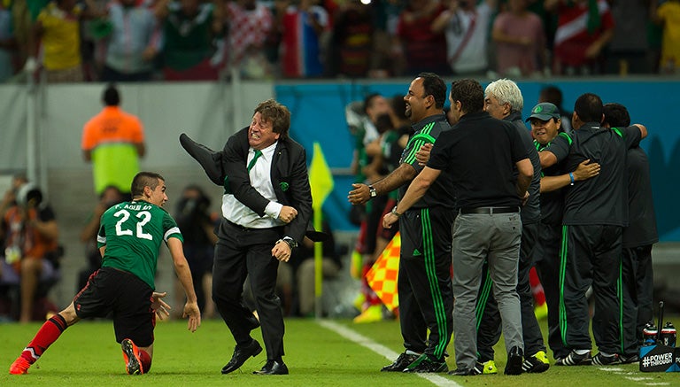 El festejo de Herrera y Aguilar en el partido contra Croacia