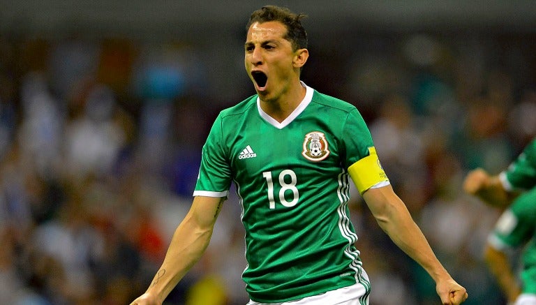 Andrés Guardado celebra un gol el Tri