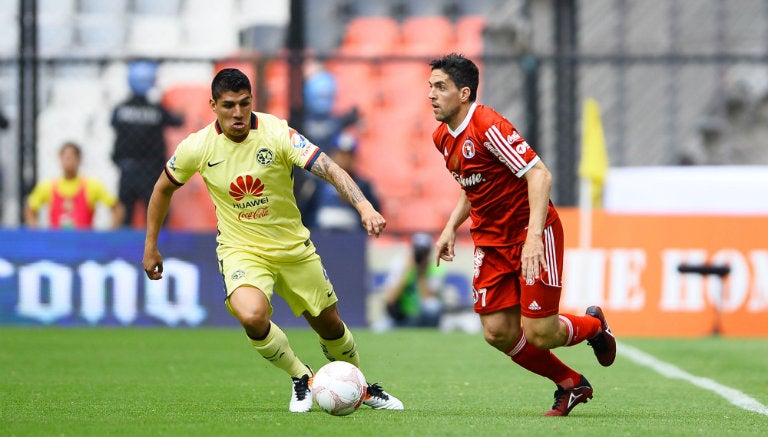 Momento del juego entre América y Xolos