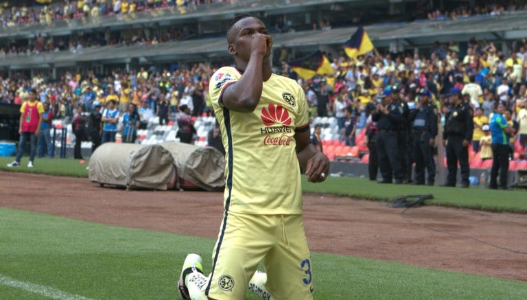 Darwin festeja uno de sus goles