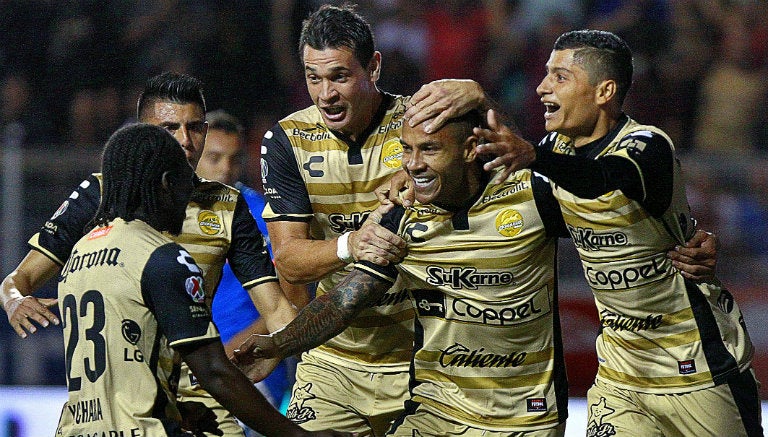 Jugadores de Dolares 'estallan' de alegría tras gol contra Cruz Azul