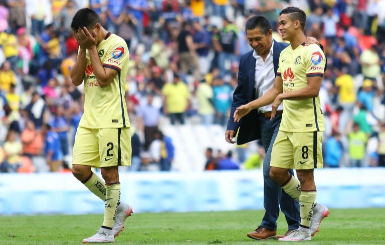 Andres Andrade e Ignacio Ambriz durante un juego de A2015