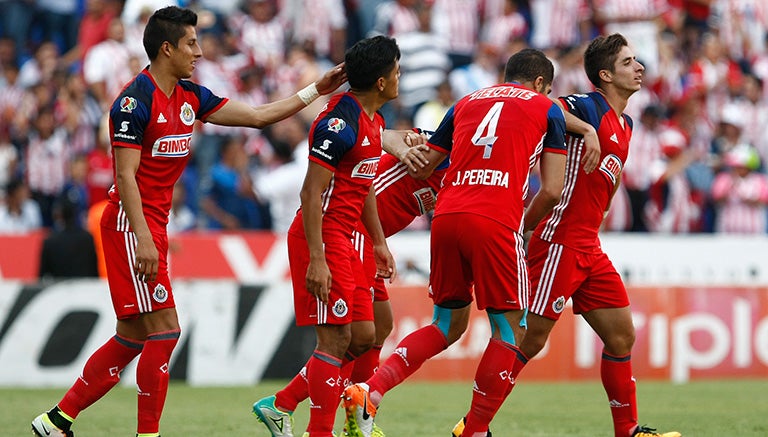 La celebración del último gol de Chivas 