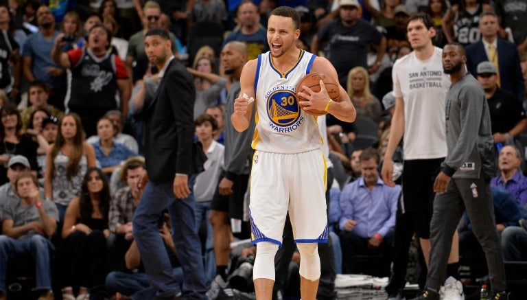 Stephen Curry celebra la victoria de Warriors