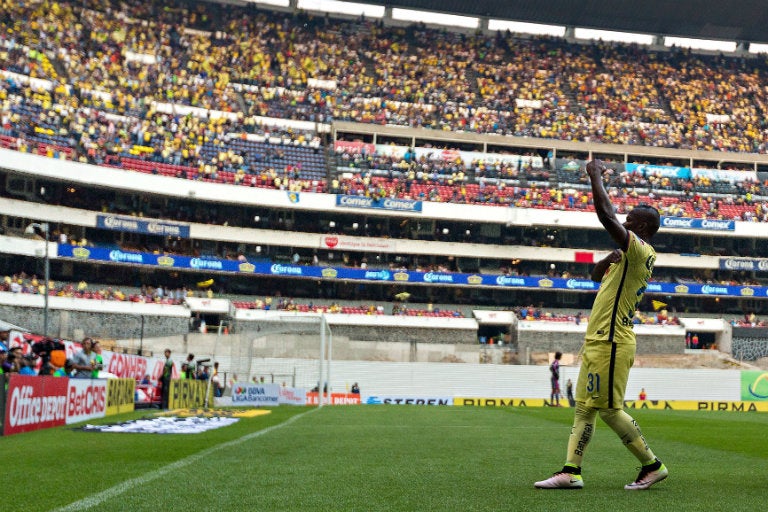 Darwin Quintero festeja gol con América