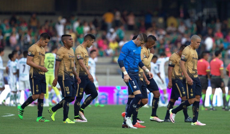 Jugadores de Pumas, cabizbajos en juego contra León