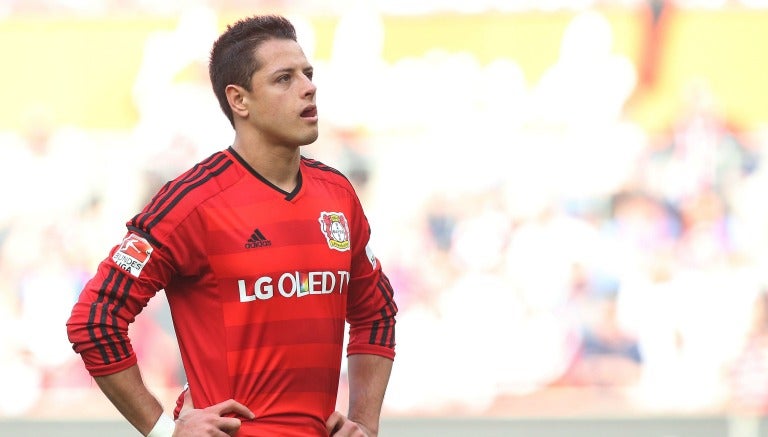 Chicharito durante un partido del Bayer Leverkusen