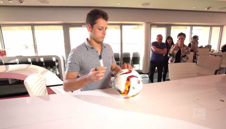 Chicharito en el video protagonizado junto a Fabián