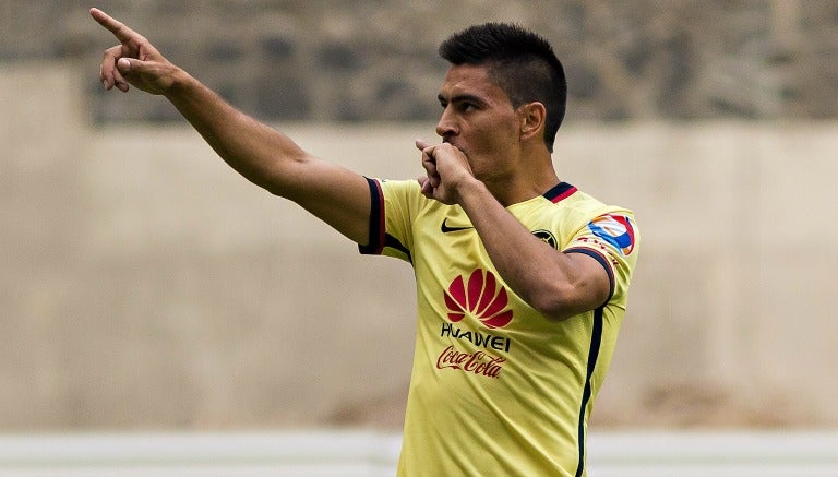 Goltz celebra un gol con América