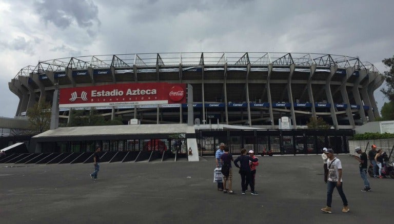 Afueras del Estadio Azteca previo al encuentro México en contra de Canadá