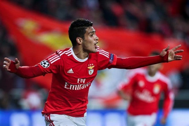 Jiménez festeja un gol con Benfica