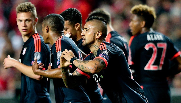 Arturo Vidal festeja tras firmar su gol contra Benfica