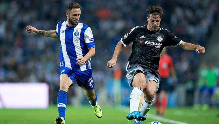 Layún en un partido con el Porto 