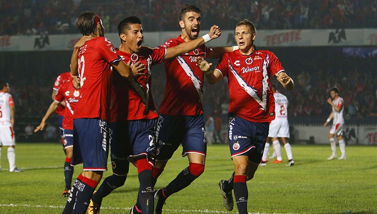 Jugadores del Veracruz festejan un gol contra Necaxa