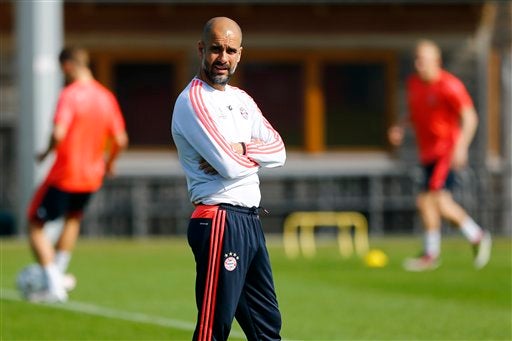 Pep da instrucciones en un entrenamiento