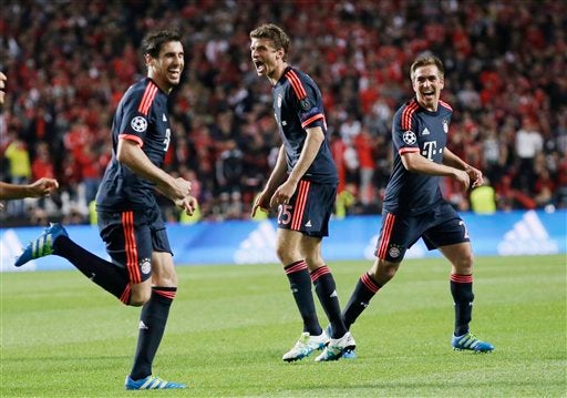 Bayern festeja un gol sobre Benfica