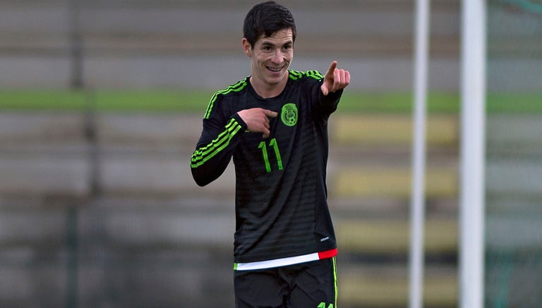 Marco Bueno celebra un gol en amistoso contra Japón