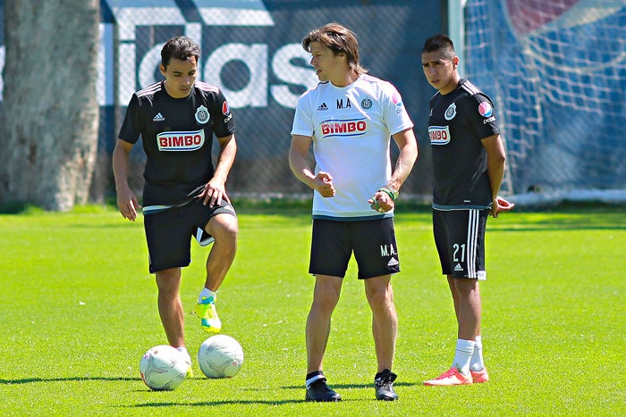 Almeyda dirige un entrenamiento de Chivas