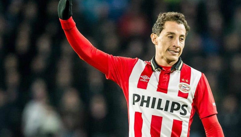 Guardado, durante un partido del PSV