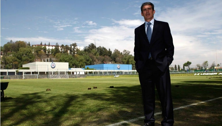 Eduardo de la Torre posa para sesión de fotos