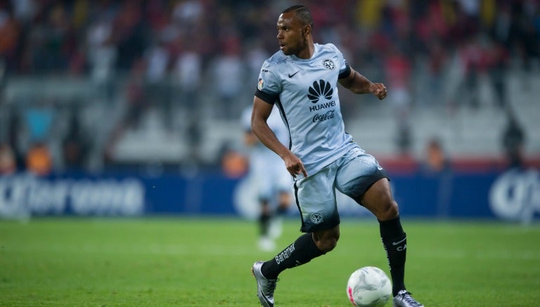 William Da Silva durante un juego con las Águilas del América