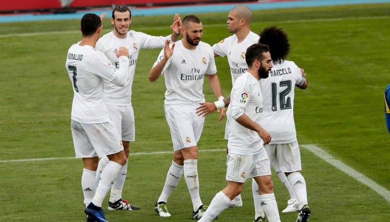 Jugadores del Real Madrid celebran un gol