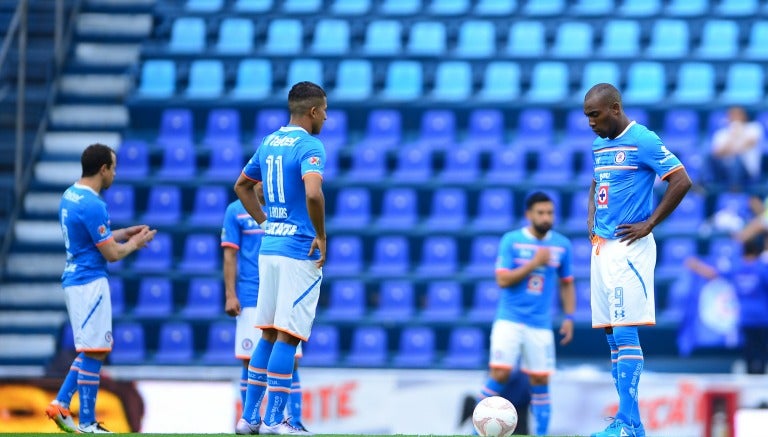 Jugadores celestes con poca afición en el Azul