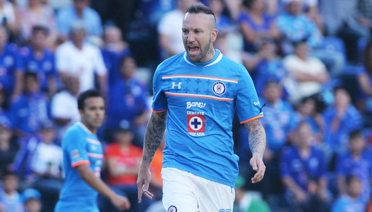 Matías Vuoso se lamenta en juego de Cruz Azul