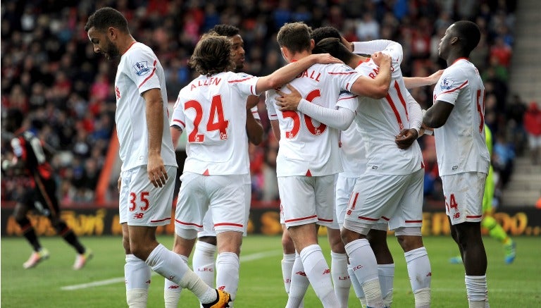 Jugadores del Liverpool celebran uno de los goles frente a los Cherries