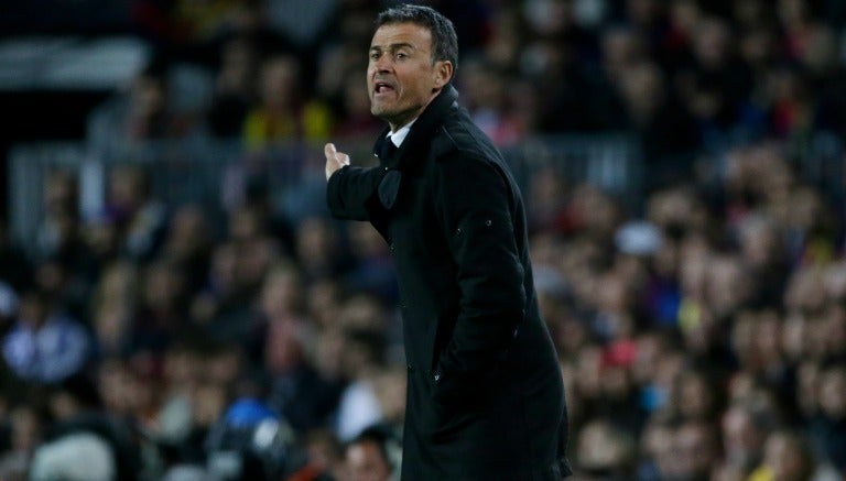 Luis Enrique dando instrucciones en un duelo del Barcelona