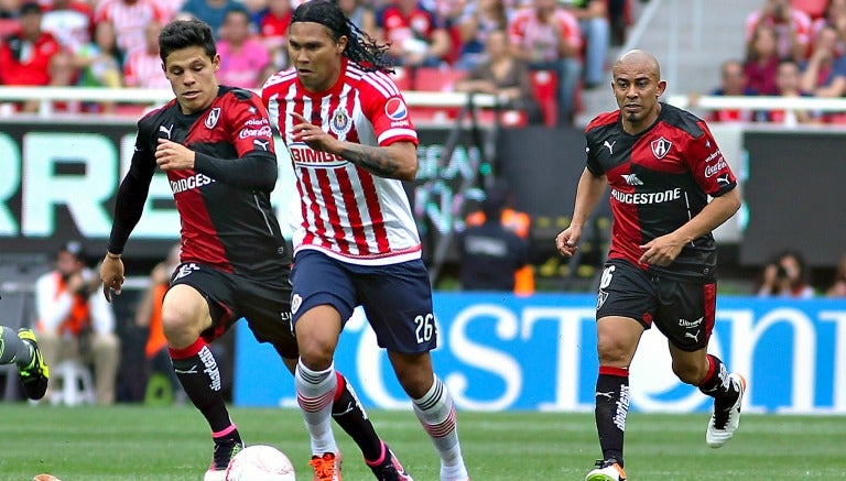 Peña con la marca de González en el Clásico Tapatío