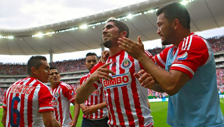 Jair Pereira  celebra el tanto con el que Chivas ganó el Clásico Tapatío