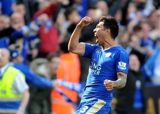 Leonardo Ulloa celebra su anotación