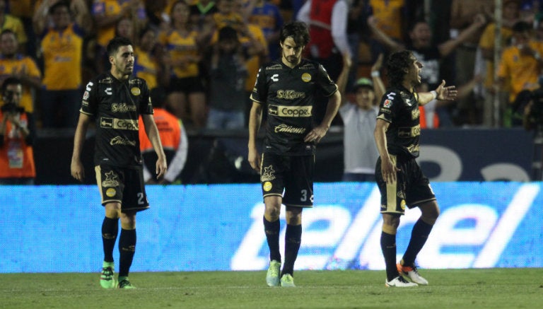 Jugadores de Dorados se lamentan tras gol de Tigres