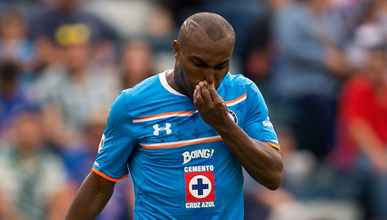 Joffre Guerrón en el partido contra Santos