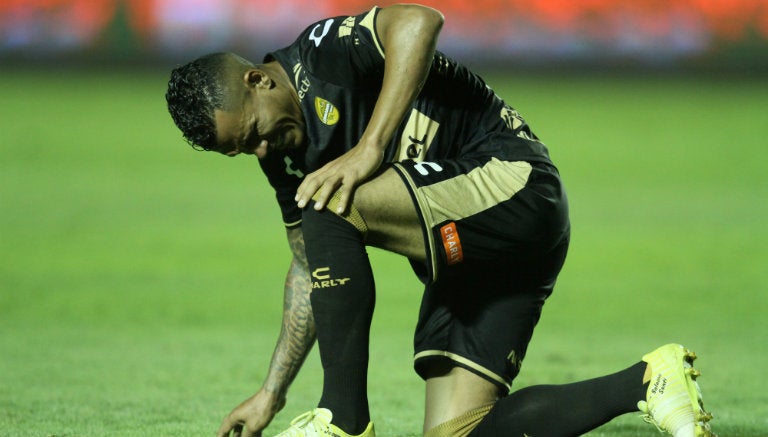 Wilson Morelo se lamenta en juego contra Tigres 