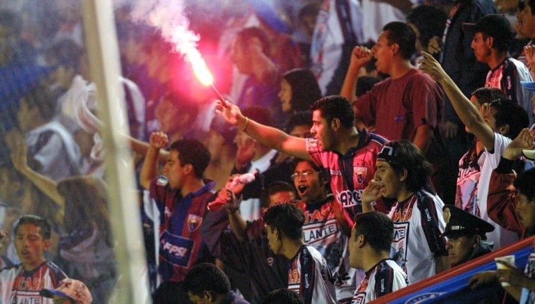 Afición de Atlante apoyando en el tercer descenso