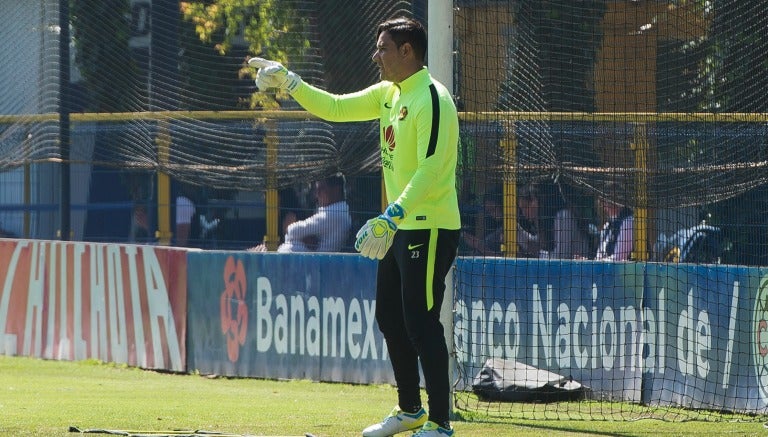 Moisés Muñoz en un entrenamiento del América