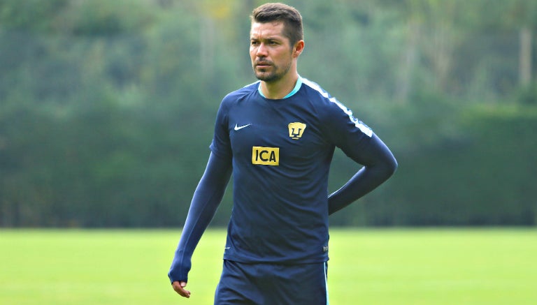 Dante López en entrenamiento de los universitarios