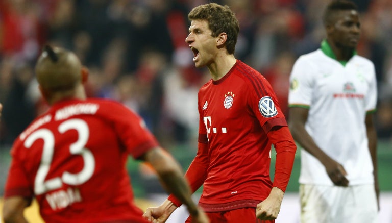 Muller festeja tras marcar con el Bayern