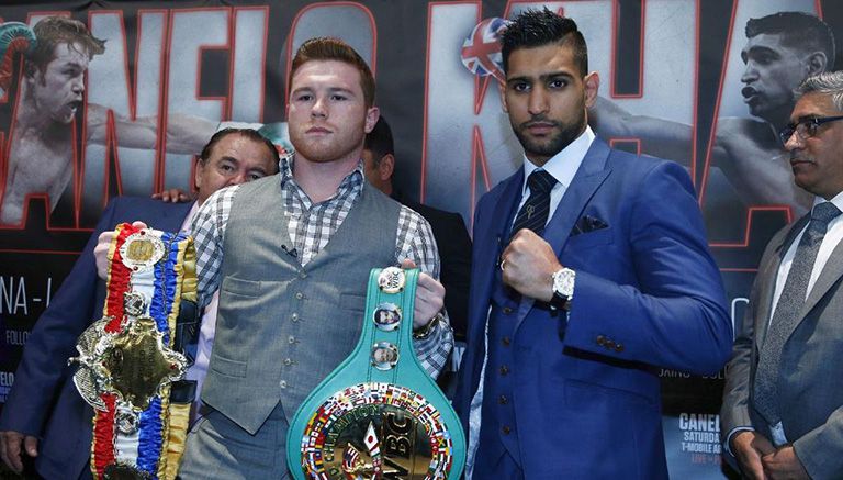 Canelo y Khan posan en un evento previo a su pelea