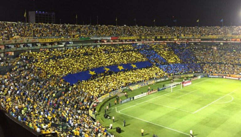 Mosaico adorna gradas del universitario