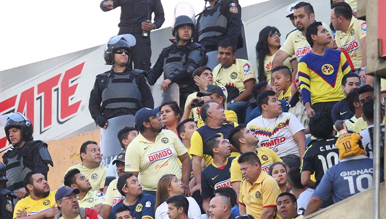 Aficionados del América en El Volcán 