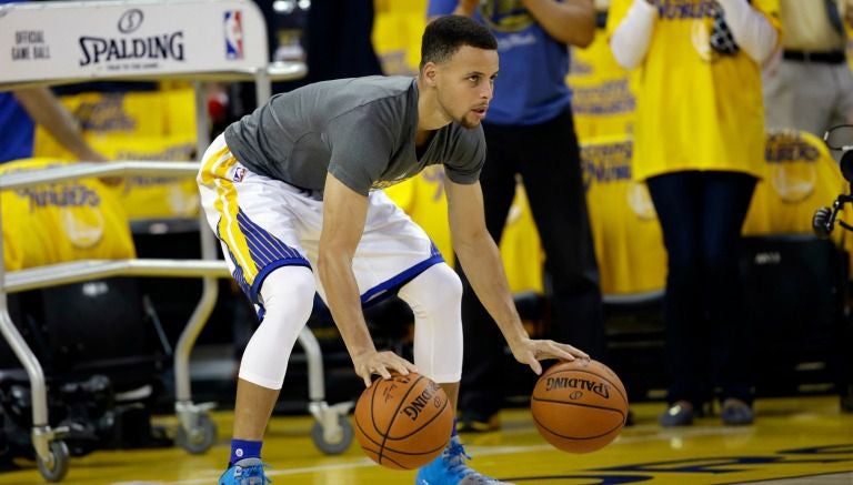 Stephen Curry, en calentamiento previo a un partido de los Warriors