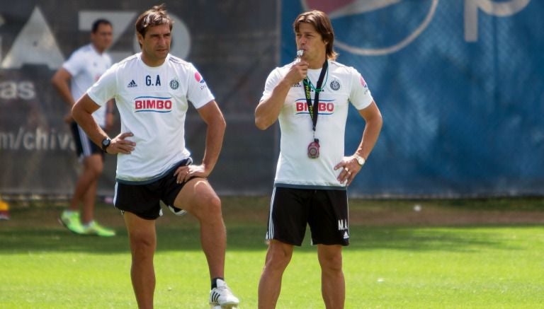 Almeyda durante un entrenamiento de Chivas